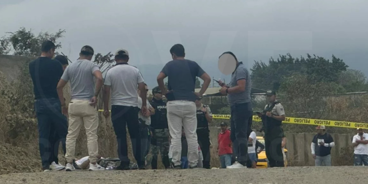 Cadáver con impactos de bala aparece en carretera de Montecristi