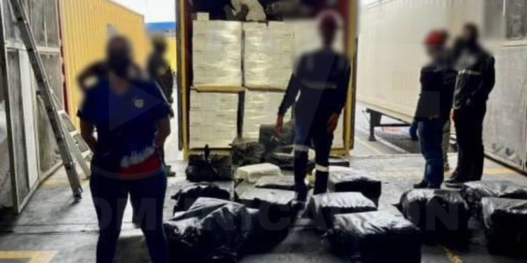 Cocaína camuflada en latas de atún fue hallada en uno de los puertos de Guayaquil