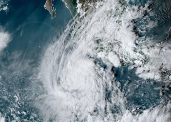 Huracán Erick Toca Tierra en Oaxaca como Poderoso Categoría 3