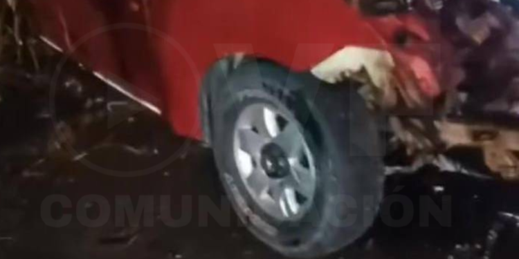 Al menos seis heridos tras choque entre camioneta y un expreso escolar en Jipijapa