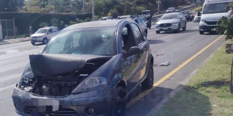 Accidente de seis vehículos causó congestión en la Ruta Viva de Quito