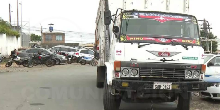 Cuatro policías detenidos en Durán por red de tráfico de combustible