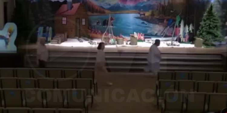 Hombre armado irrumpe en iglesia de Michigan y es abatido