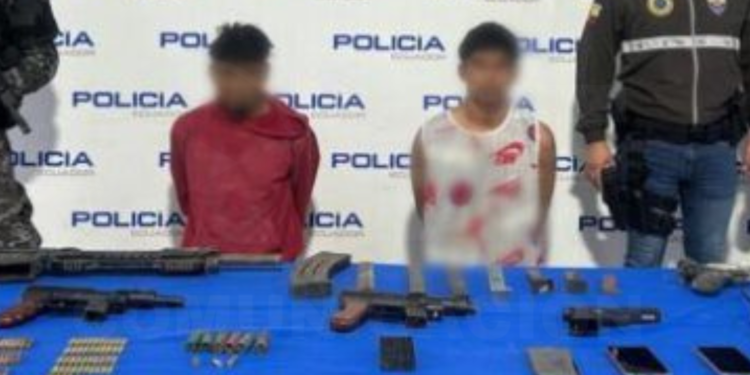 Detenidos en Machala dos hombres con armas de guerra en operativo policial