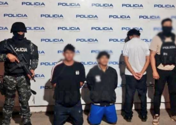 Detenidos tres sospechosos de extorsión en El Guabo, incluido un menor de edad