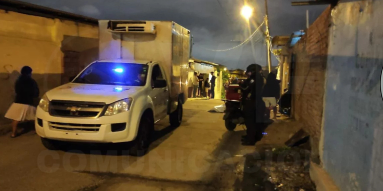 Padre e hijo son asesinados a balas en el barrio 20 de Mayo