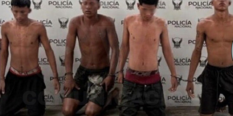 Cinco presuntos miembros de «Los Lobos» capturados con armas en Esmeraldas