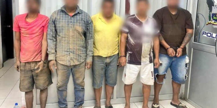 Diez detenidos en Santa Lucía, Guayas, por armas y receptación