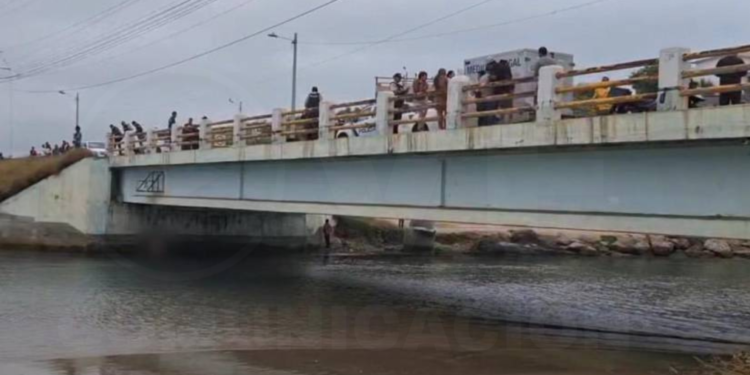 Un hombre fue baleado y colgado de un puente en Santa Elena