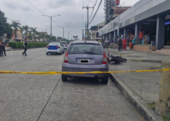 Un motociclista es asesinado afuera de una plaza comercial