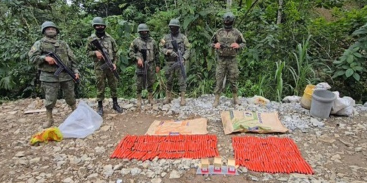 Incautan tonelada de explosivos y detienen a 13 en Chillanes