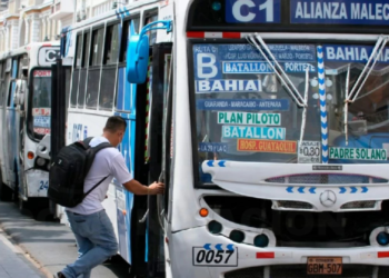Sicario mató a dos hombres dentro de un bus de servicio urbano