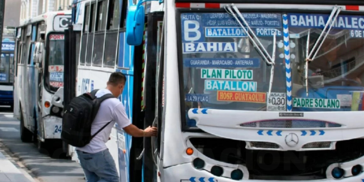Sicario mató a dos hombres dentro de un bus de servicio urbano