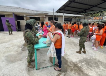 Militares decomisan objetos prohibidos en centro carcelario femenino de Portoviejo