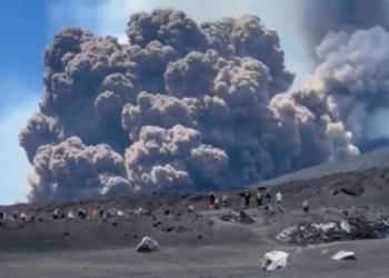 Volcán Etna el más activo de Europa genera pánico en Italia
