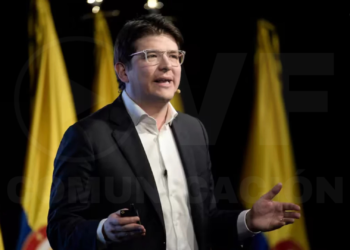 El senador colombiano Miguel Uribe muestra “indicios de mejoría neurológica”