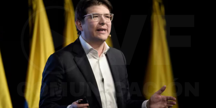 El senador colombiano Miguel Uribe muestra “indicios de mejoría neurológica”