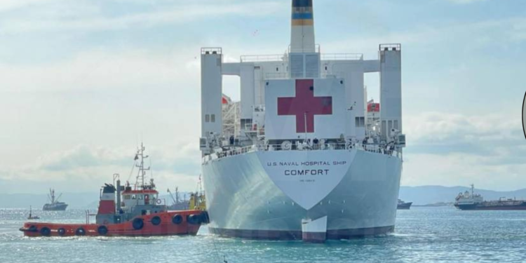 El buque hospital de la Armada de Estados Unidos llega a Manta para atender a pacientes