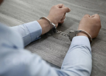 Policía detiene a cinco por fraude en examen de admisión universitario en Ecuador