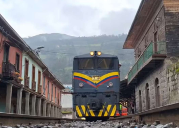 Tren Nariz del Diablo inicia pruebas con miras a reactivación