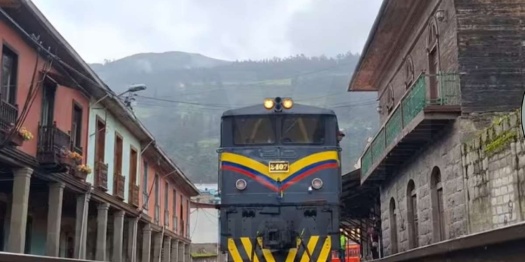 Tren Nariz del Diablo inicia pruebas con miras a reactivación