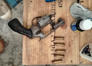 Militares decomisan explosivos, armas y vehículo robado en Cerro Azul