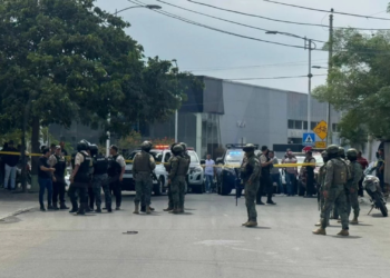 Presunto asaltante resultó baleado durante un enfrentamiento con policías en Manta