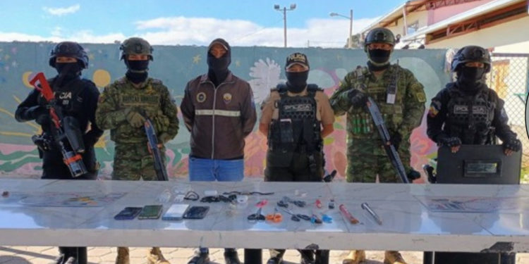 Operativo en cárcel de Pichincha: Incautan celulares y objetos prohibidos