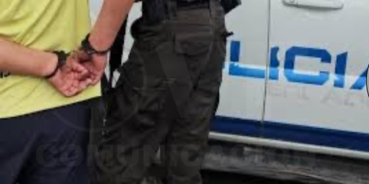 Adolescente detenido en Machala por portar arma de fuego