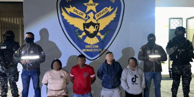 Policía captura a cuatro sujetos, entre ellos objetivo de intermedio valor buscado por Interpol