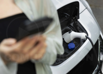 Matrícula a $10 para vehículos eléctricos: así fue el anuncio de Noboa desde el exterior