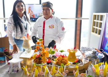 ALCALDE FLORENCIO FAREZ PROMOCIONA ATRACTIVOS DE HUAQUILLAS EN FERIA TURÍSTICA